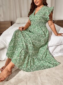 SHEIN LUNE Plus Ditsy Floral Shirred Overlap Collar Flutter Sleeve Ruffle Hem Dress - Green - View 1