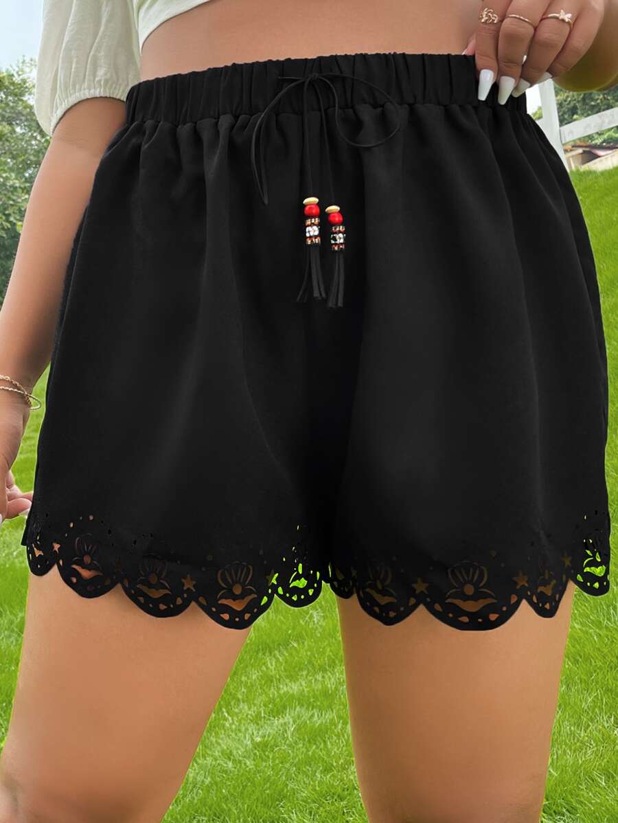SHEIN VCAY Quần Short kích thước lớn Cắt ra Dây kéo mép Sò điệp màu trơn Boho - màu đen - Xem 1