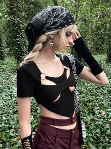Grunge O-ring Cut Out Bandana Hem Tee - Black - View 5