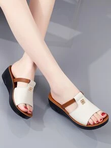Damen Sandalen in Beige, modisch, einfarbig, mit Keilabsatz, Hausschuhe mit Metallic Dekor