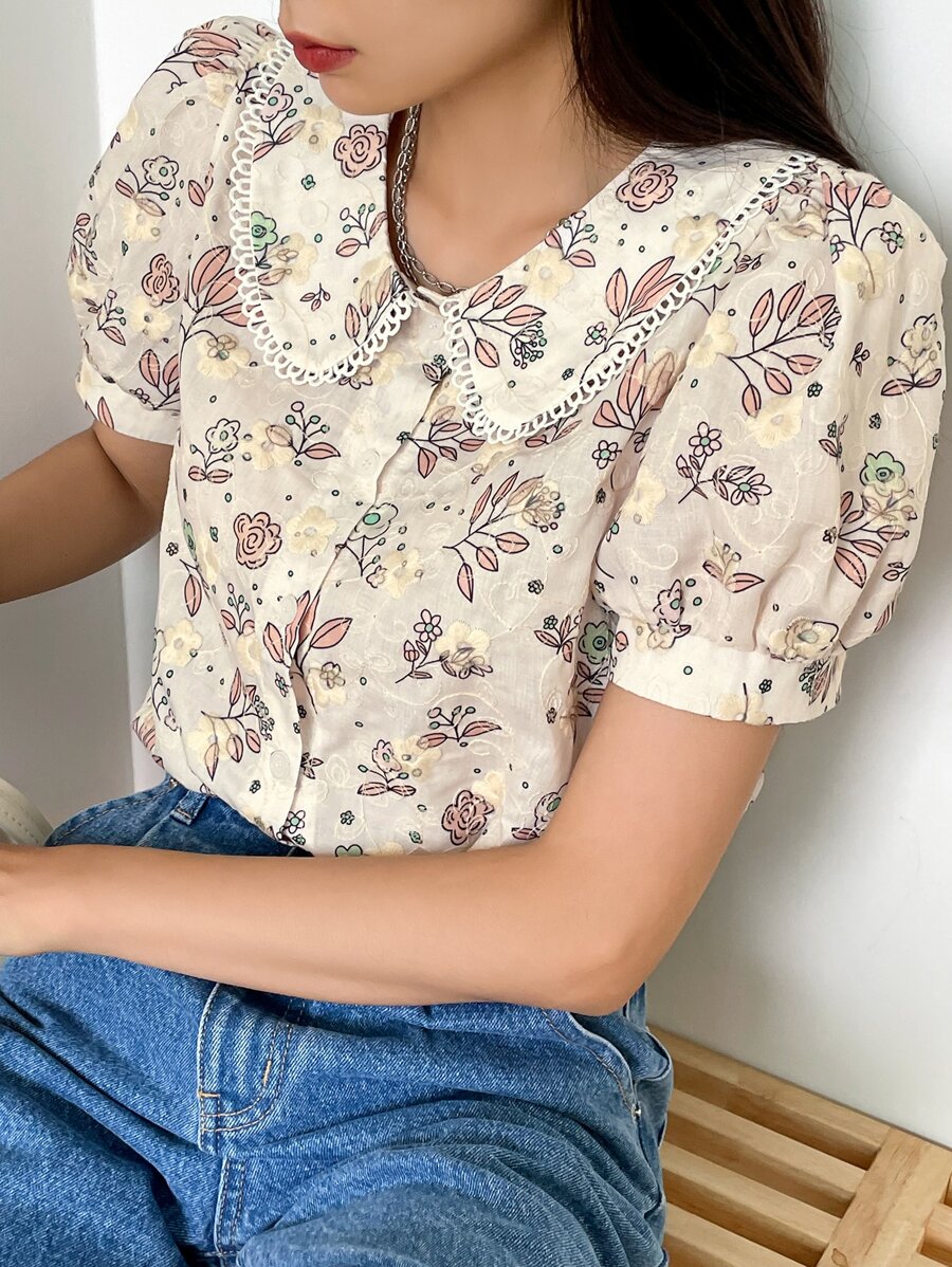 DAZY Áo kiểu tay phồng cổ Peter Pan thêu hoa, thích hợp cho lễ Phục sinh. - Màu be - Xem 1