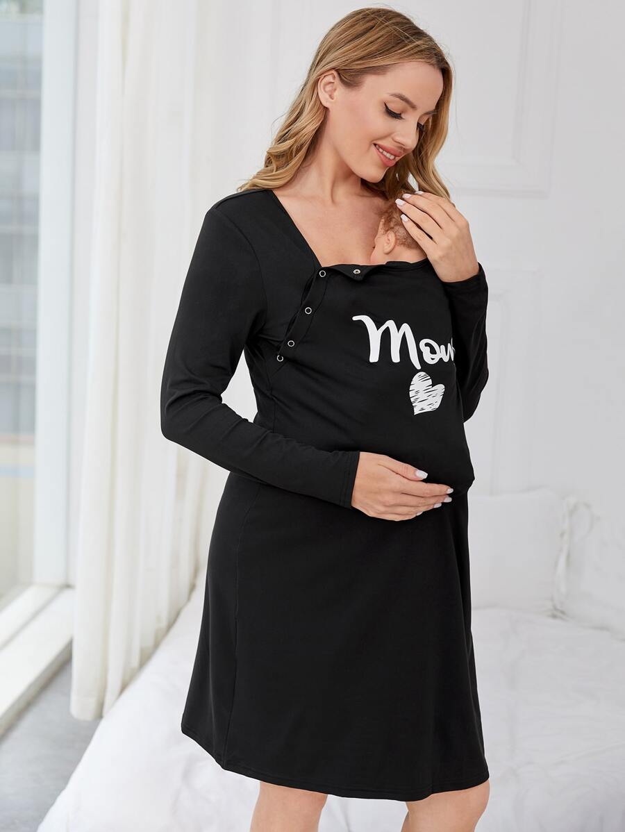 SHEIN 孕妇爱心字母图案哺乳睡裙，适合妈妈们在秋季和冬季穿着。