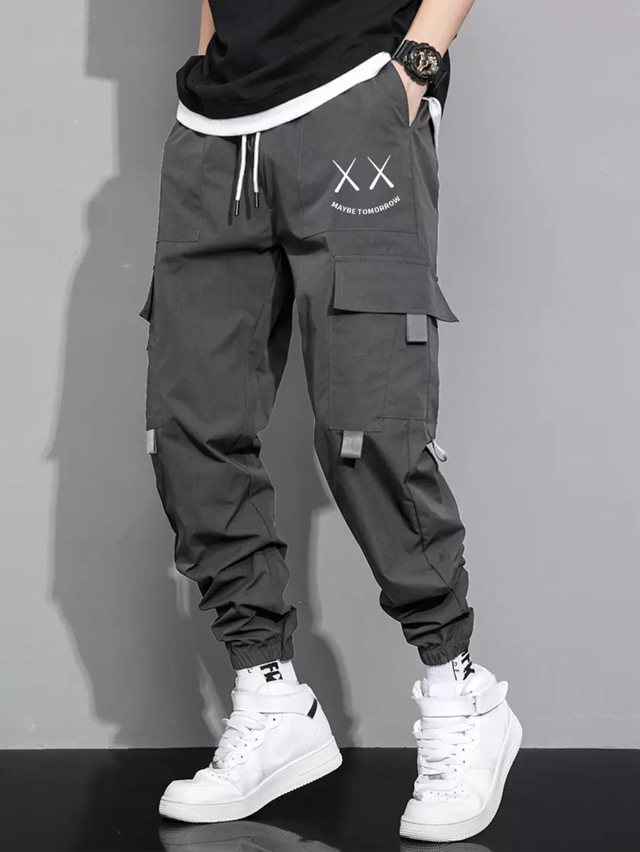 Manfinity Roghcode Men Letter & Expression Print Flap Pocket Drawstring Waist Cargo Trousers - Dark Grey - View 1
