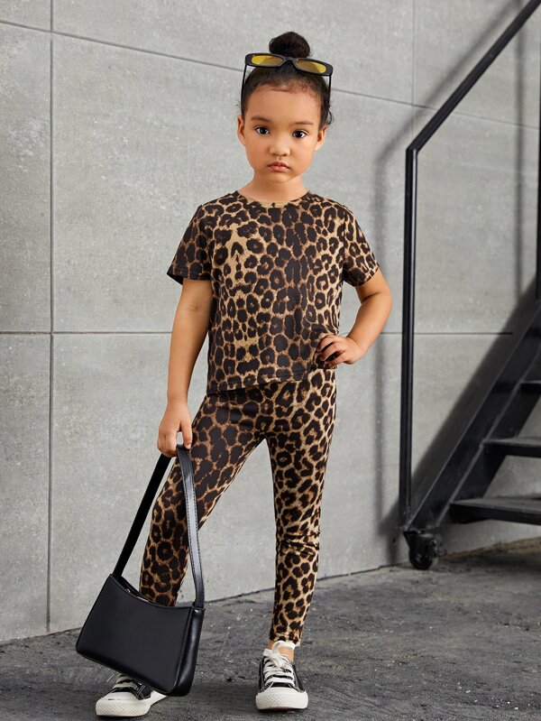 SHEIN Set de pantaloni și top cu mâneci scurte, 2 bucăți, ocazional, versatil, tricot moale, model leopard, gât rotund
