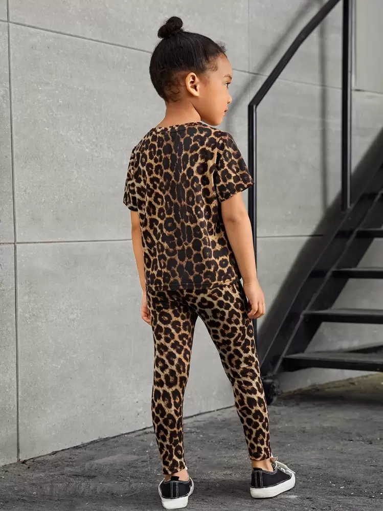 SHEIN 2 pezzi set top e pantaloni casual e versatile per giovani ragazze, in maglia leggera con motivo leopardato, collo tondo e maniche corte - Multicolore - Visualizzare 2