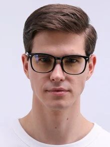 一副男士经典复古金属铆钉装饰透明镜片眼镜（含眼镜带、眼镜盒、眼镜布）。专业防眩光、防疲劳、防眼疲劳眼镜，适用于电脑游戏、手机游戏、电子书阅读、LED显示器、电脑编程、平面设计等场景，可缓解长时间电脑游戏引起的眼疲劳、流泪、疼痛和眩晕。黄铜材质，加固铰链。 - 黑色 - 查看 3