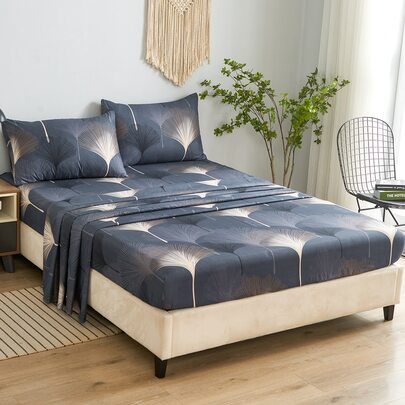 4件套藏蓝色银杏叶花卉图案床上用品套装，柔软超细纤维材质，包含1张床单、1个床笠、2个枕套，适用于单人床、双人床、大号床、特大号床，深口袋设计，奢华酒店风格，是送给父母和朋友的绝佳礼物。