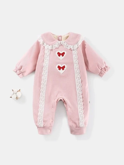 Peninsula Baby 蕾絲邊心和打結刺繡連身褲