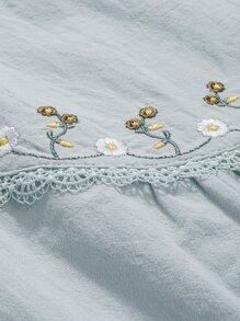 DAZY Blusa Bordada De Flores Con Hombros Caídos - Celeste - Ver 3