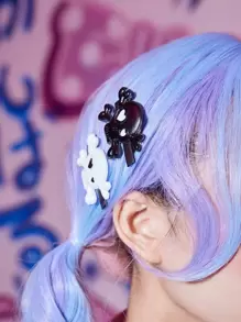 ROMWE Goth 2pcs Skull Decor Hair Clip - Black and White - View 1