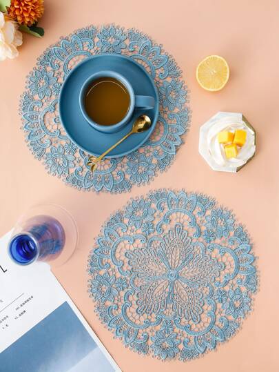 1入歐式风格花瓶、茶具和桌面裝飾餐墊