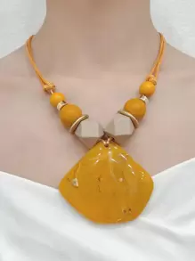 Collar con diseño de cuenta con diseño geométrico