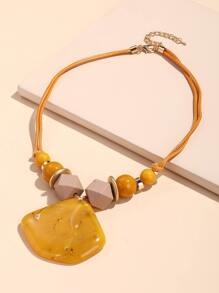 Collar con diseño de cuenta con diseño geométrico