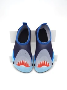 男童儿童水鞋和儿童水上鞋，带蓝色鲨鱼图案 - 超轻、防滑、防割，适合海滩、水上乐园和草地探险，快干 - 彩色 - 查看 3