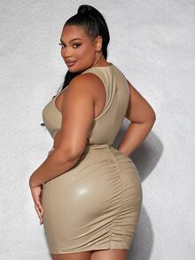 SHEIN SXY 大碼PU皮革鏤空環鏈細節褶邊緊身連衣裙 - 卡其色 - 查看 2