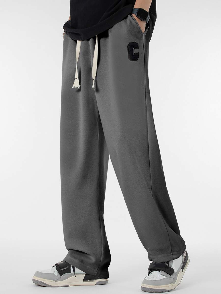 Chillumni 男士字母補丁細節腰部抽繩長褲 - 深灰色 - 查看 1