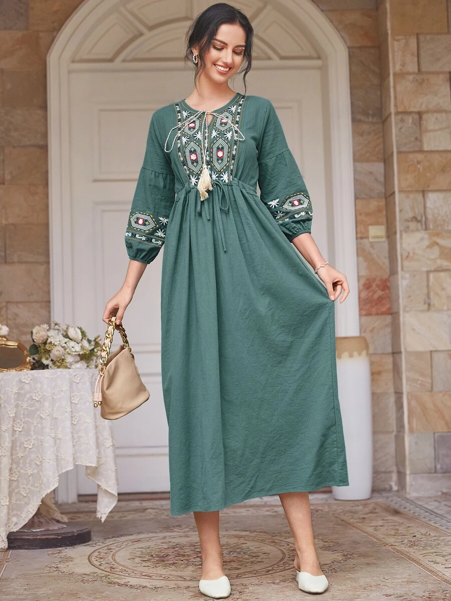 Al Najma 繫帶領圖案刺繡抽繩連衣裙 - 青碧色 - 查看 1