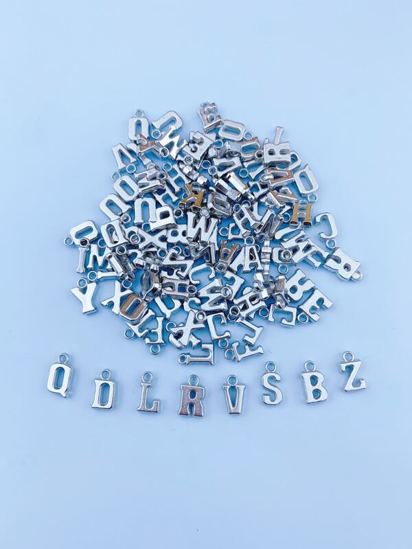 100pcs Plastic DIY 26 English Alphabet Letter Hanging Charms, Assorted Letters (Randomly Packed)