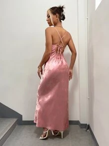 SHEIN BAE 花卉圖案提花十字交叉後背繫帶高衩吊帶連衣裙 - 淺粉色 - 查看 2