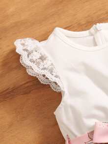 SHEIN رومبير طباعة الأزهار دانتيل متباين اللون اكمام فراشة حزام للاطفال