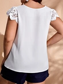 SHEIN Clasi 大碼貝殼邊鏤空袖襯衫 - 白色 - 查看 2