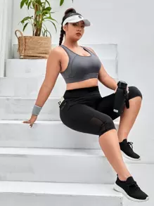 Easithlete Plus Mesh Insert Capri Sports Leggings With Phone Pocket - Black - View 5