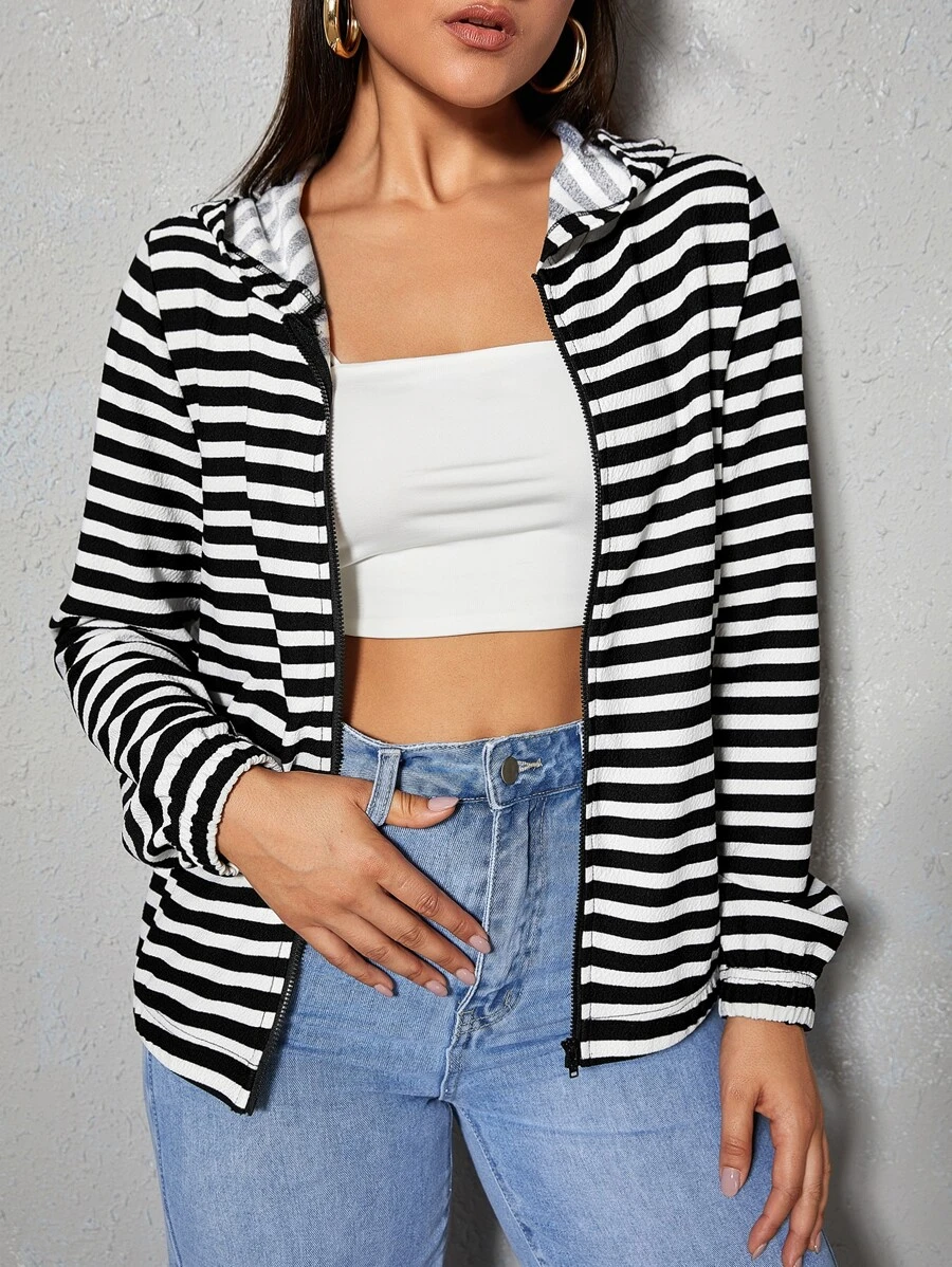 Muchica 條紋印花落肩袖運動衫 - 黑與白 - 查看 1