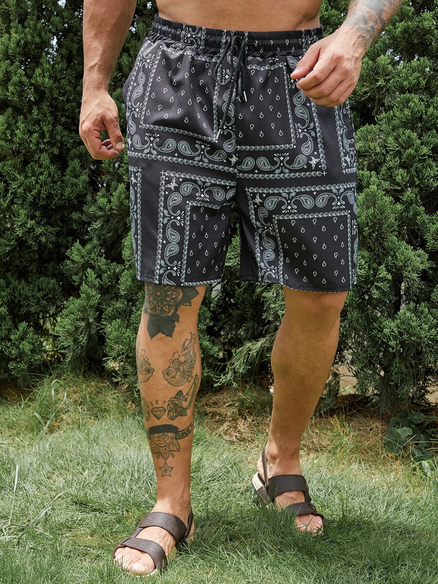 Manfinity 男士佩斯利印花腰部抽繩短褲 - 黑與白 - 查看 1