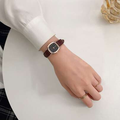 1款女士手錶復古方形指針石英手錶