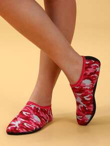 Camo Print Slip-On Aqua Socks - Hot Pink - View 3