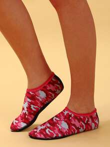 Camo Print Slip-On Aqua Socks - Hot Pink - View 4