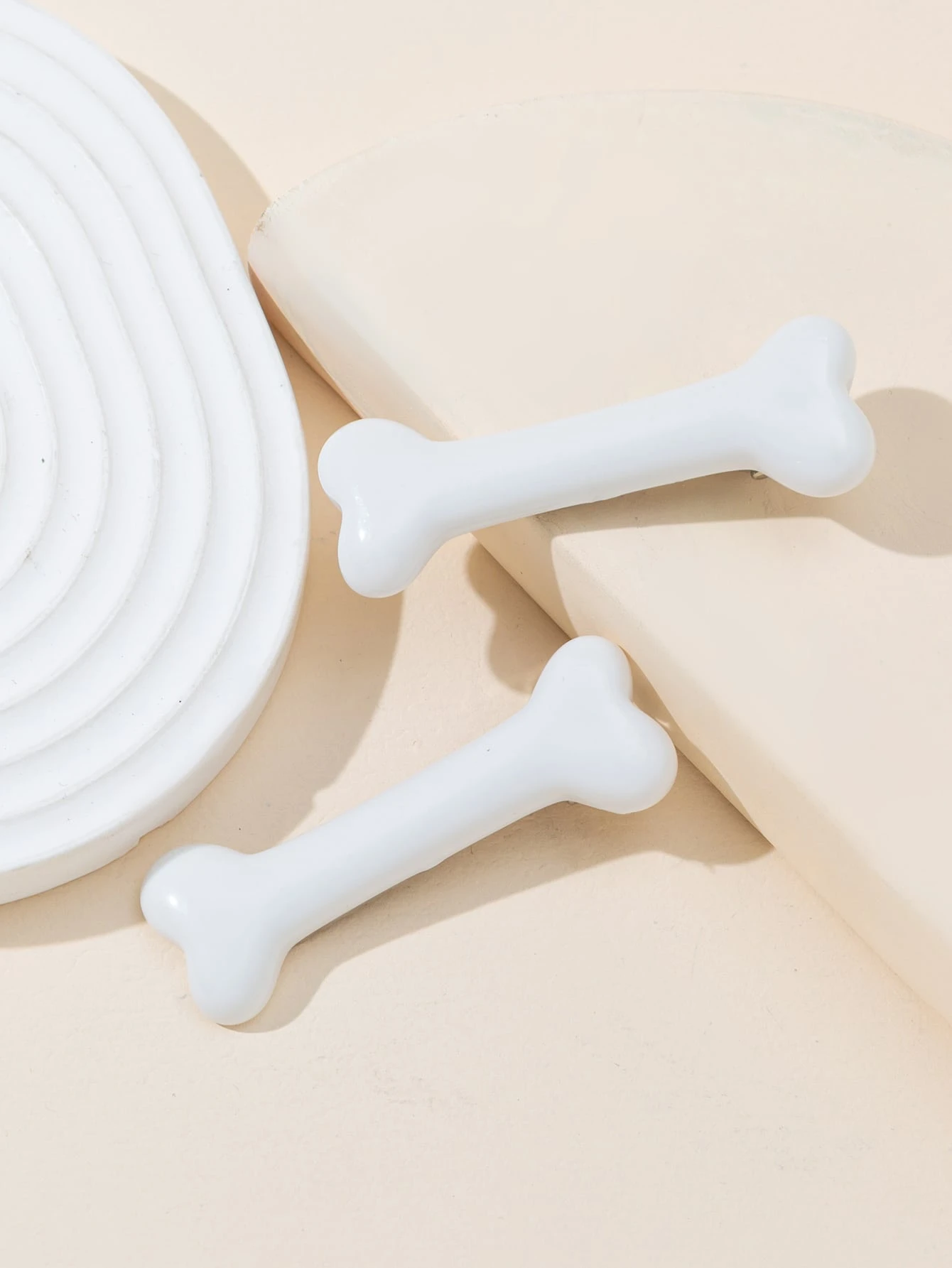 2pcs Bone Decor Hair Clip | SHEIN USA