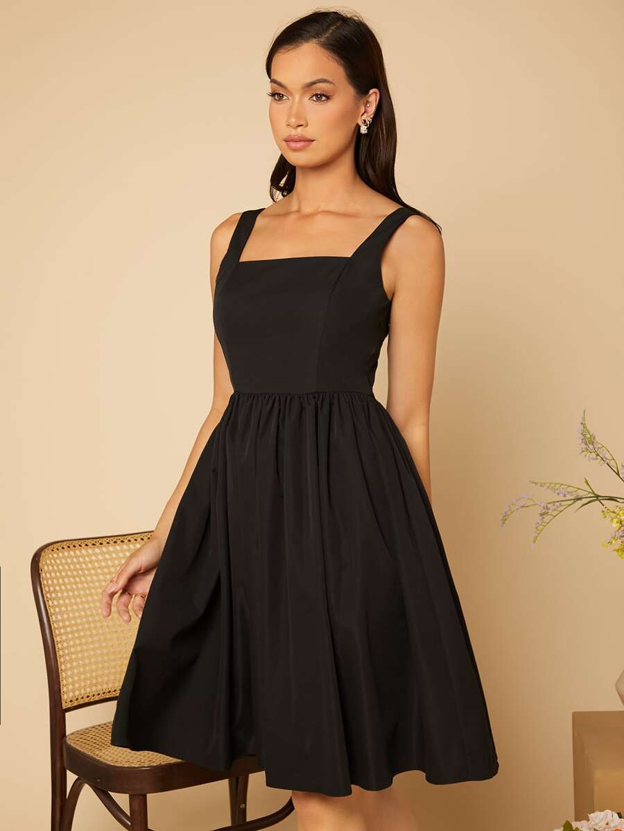 SHEIN Privé 素色傘狀下擺吊帶洋裝