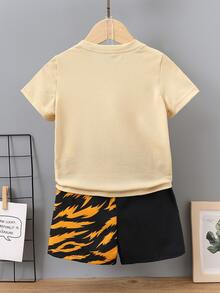 小男童字母和老虎印花T恤和短褲