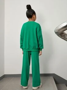 SHEIN Cô gái Tween Lá thư Và In hoa Báo Thả vai Áo chui đầu và quần thể thao - màu xanh lá - Xem 2