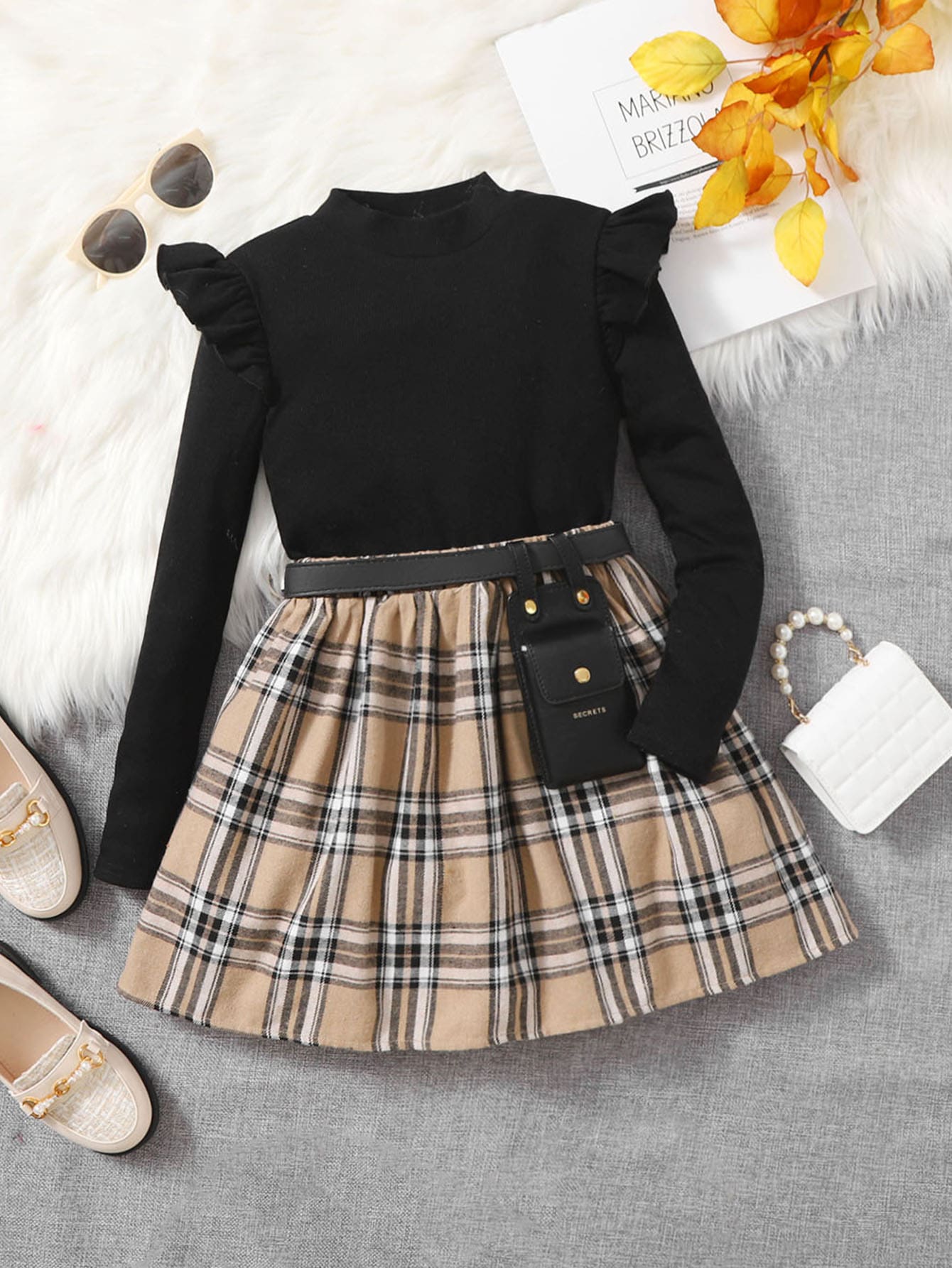 SHEIN 女孩荷葉邊T恤和格紋半身裙不附腰帶