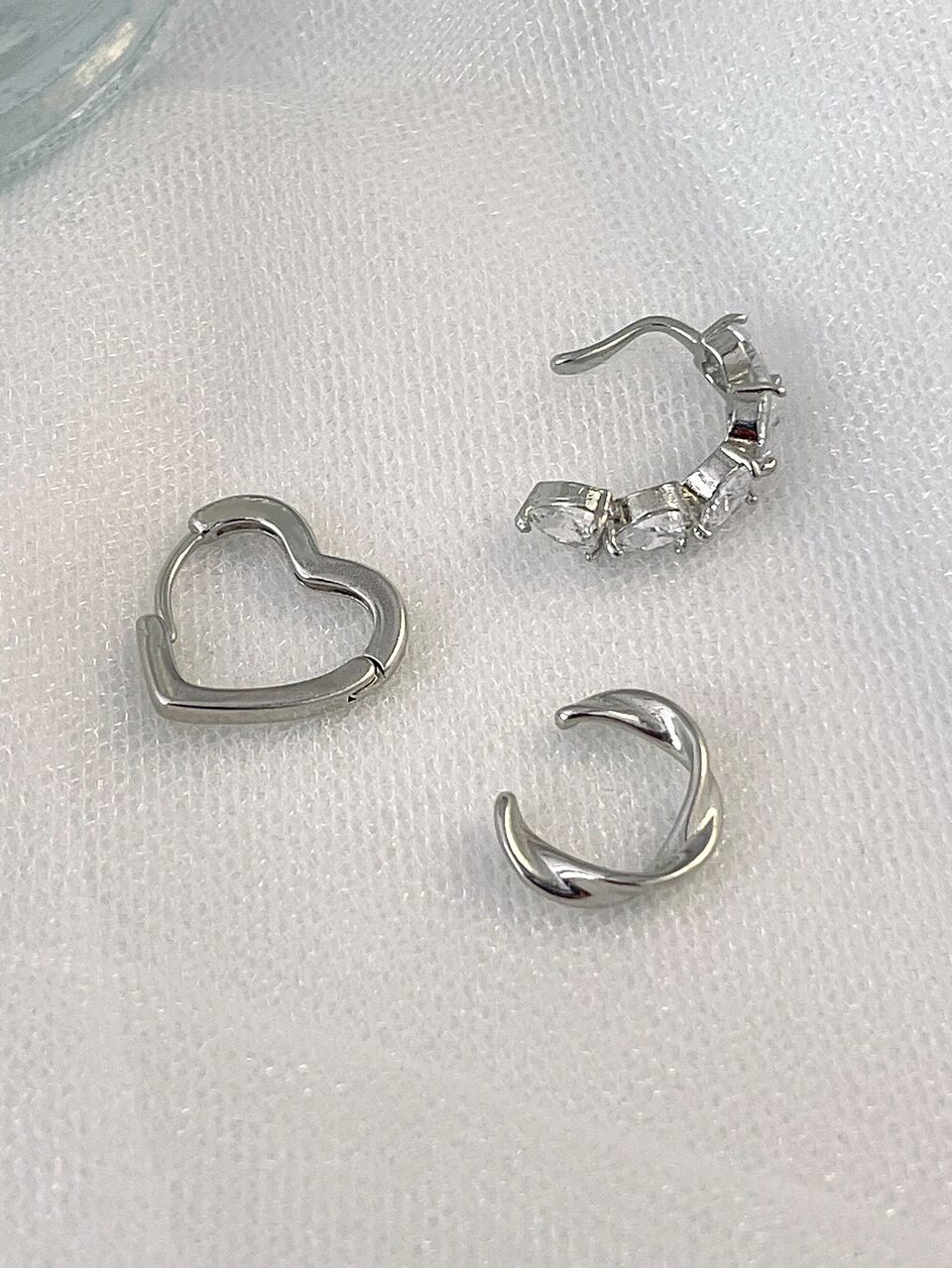 2pcs Rhinestone Decor Ear Cuff & 1pc Heart Shaped Earring