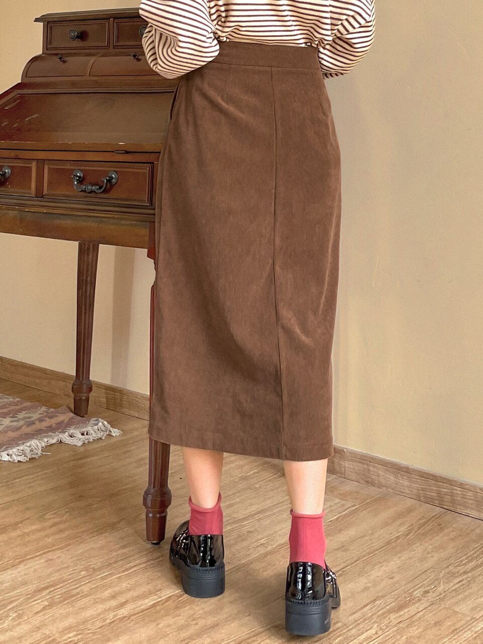 Letter Patched High Waist Corduroy Skirt