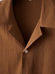 Manfinity Homme 男士翻领纽扣前开长袖纯色衬衫，适合丈夫出门，老款风格 - 棕色 - 查看 3