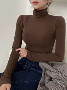 DAZY High Neck Form Fitted Tee