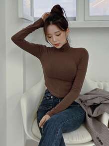 DAZY High Neck Form Fitted Tee
