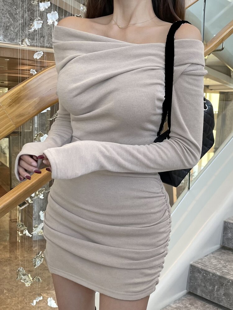 DAZY ชุดบอดี้คอนแบบคอเบี้ยวรูด, มินิเดรส, ชุดผู้หญิงแบบเบา, เสื้อผ้าฤดูใบไม้ร่วง - สีกากี - ดู 5