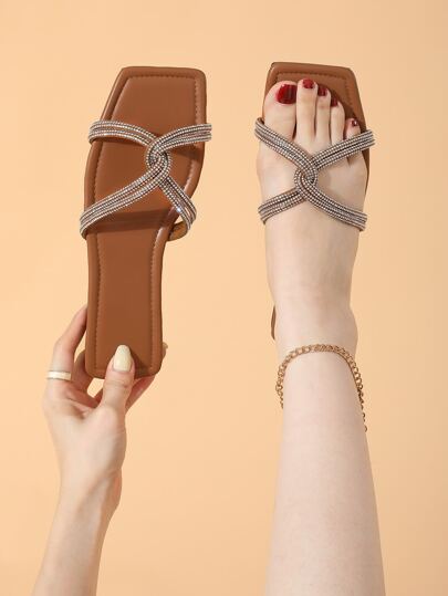 Donne Sandali con strass decorato design a torsione Slide, sandali piatti in plastica per esterni estivi alla moda