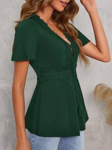 SHEIN Clasi Áo thun nữ Tương phản ren mép Thắt nơ trước màu trơn Thanh lịch - Màu xanh lá cây đậm - Xem 5