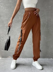SHEIN Coolane Pantalones cargo con bolsillo con solapa cinta con hebilla con cadena - Marrón - Ver 1