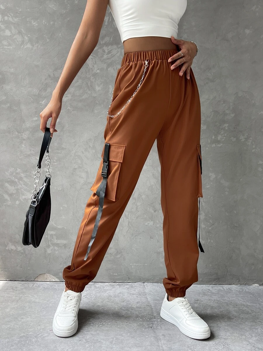 SHEIN Coolane Pantalones cargo con bolsillo con solapa cinta con hebilla con cadena - Marrón - Ver 1