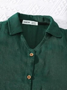 女孩前紐扣無袖襯衫和百褶腰帶半身裙