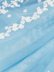 蝴蝶结装饰宠物礼服，适合小型犬参加婚礼、生日和派对。