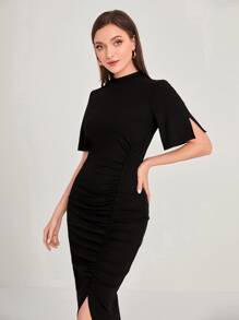 Modelyn 小高領褶邊下擺開叉洋裝 - 黑色 - 查看 3