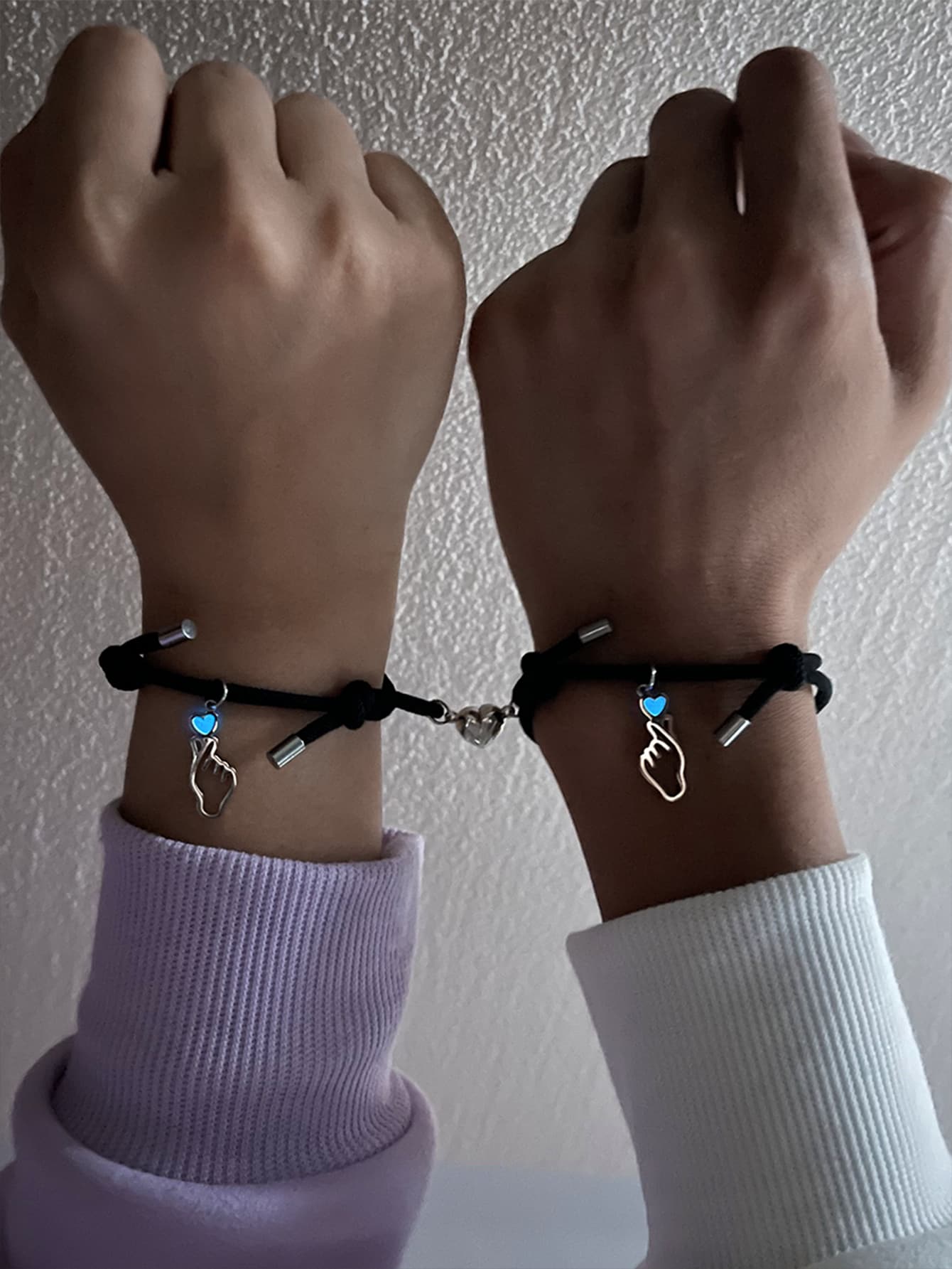 ATLVXJL 2 piezas Pulseras de pareja con encantos de corazón que brillan en la oscuridad - Multicolor - Ver 1